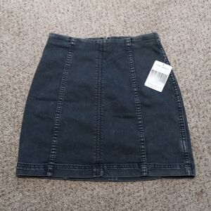 NWT FREE PEOPLE westminster blue vintage wear jean skirt, size 4, $50.00